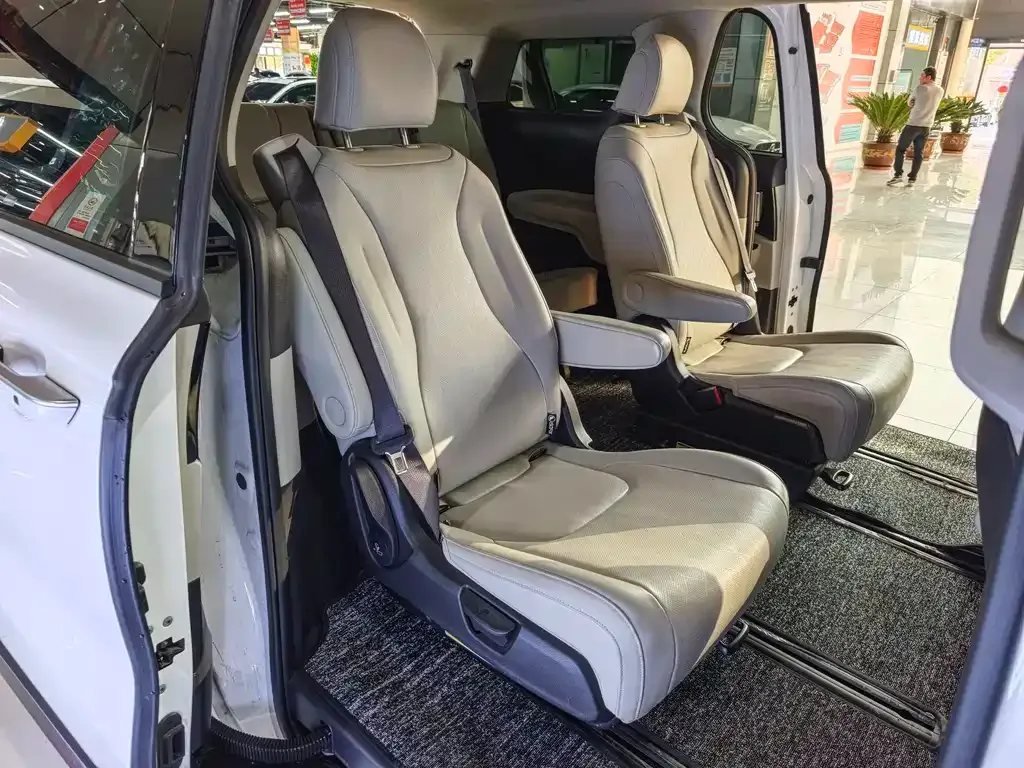 Kia Carnival 2023 из CN, фото 10