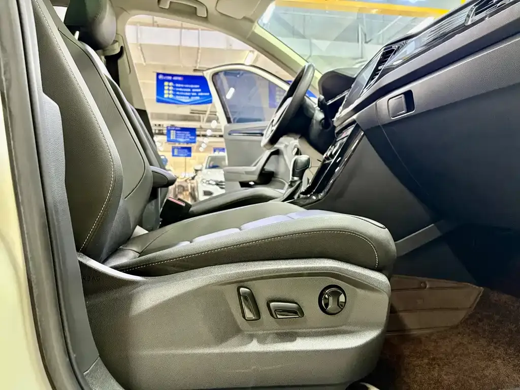 Volkswagen T-Roc 2022 из CN, фото 8