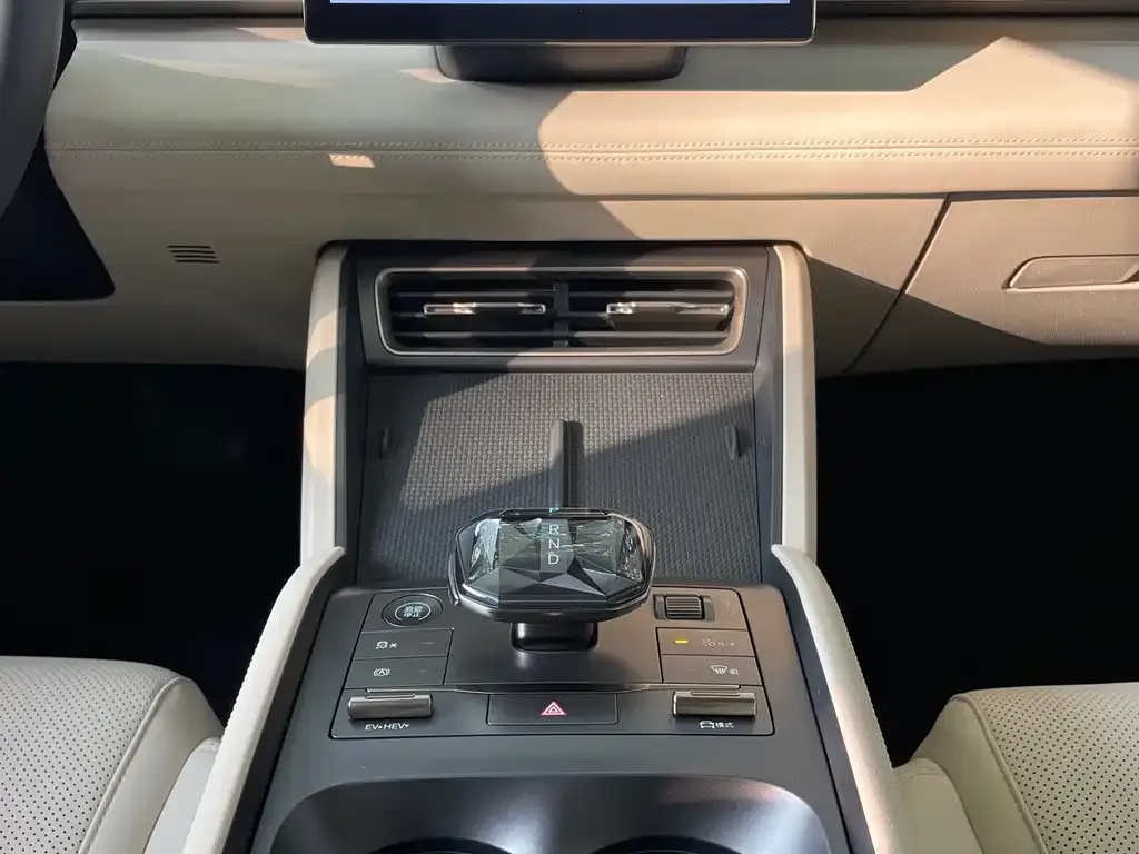 BYD Qin L 2024 из CN, фото 4
