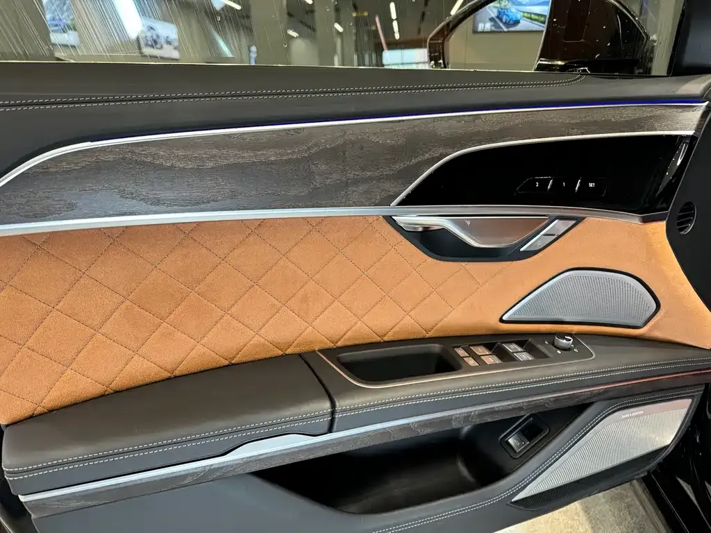 Audi A8 2023 из CN, фото 4