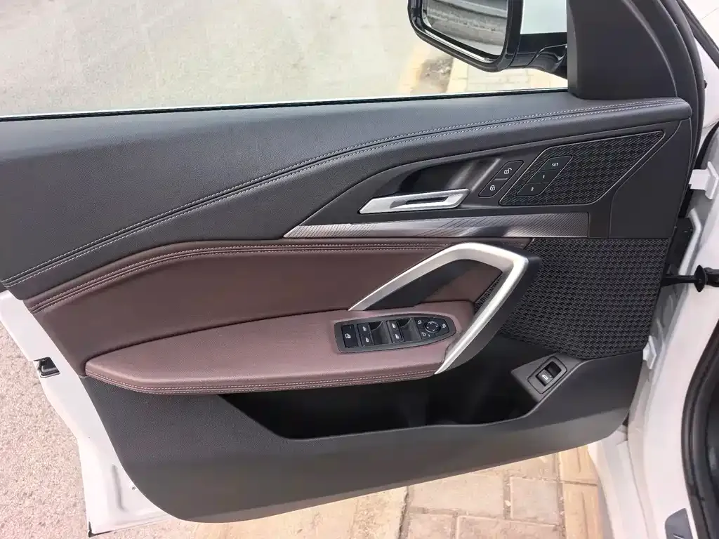 BMW iX1 2025 из CN, фото 3