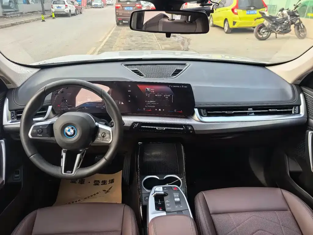 BMW iX1 2025 из CN, фото 4