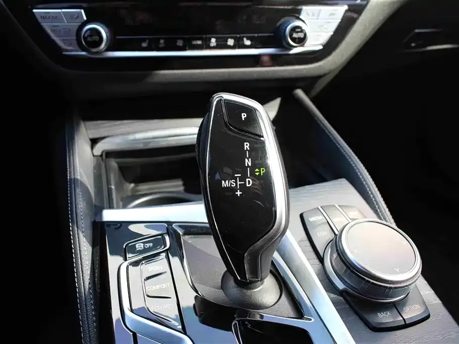 BMW 5 Series 2022 из CN, фото 9