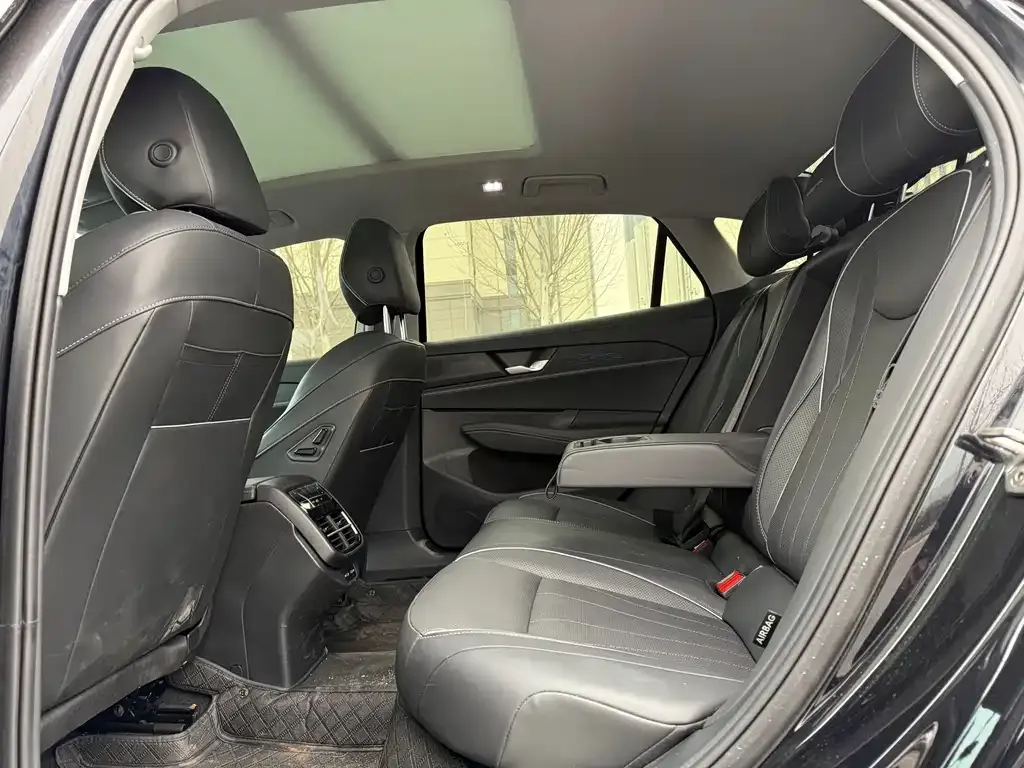 Volkswagen Passat 2025 из CN, фото 3