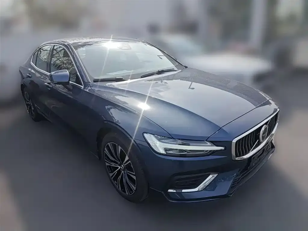 Volvo S60 2025 из CN, фото 2
