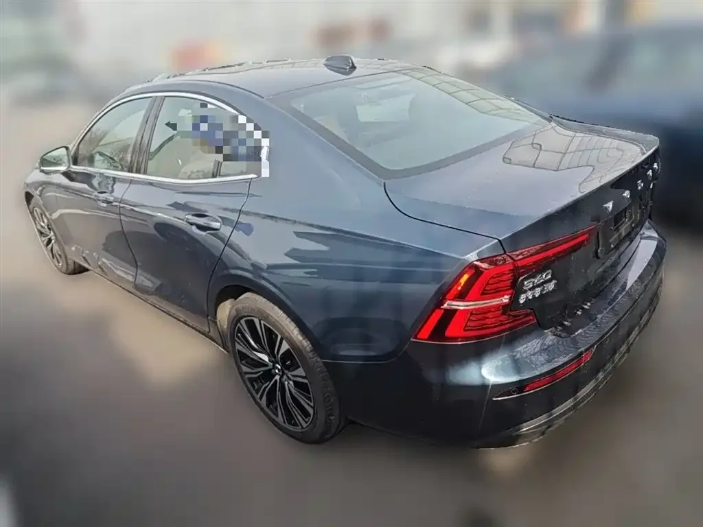 Volvo S60 2025 из CN, фото 3