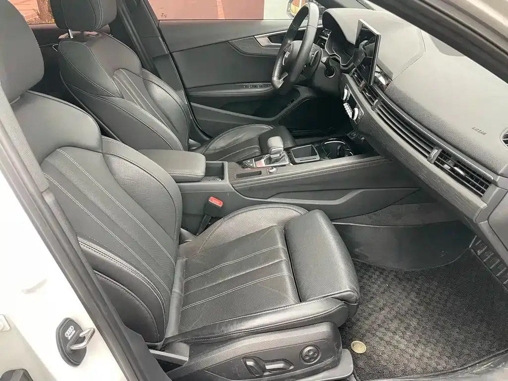 Audi A4L 2023 из CN, фото 10