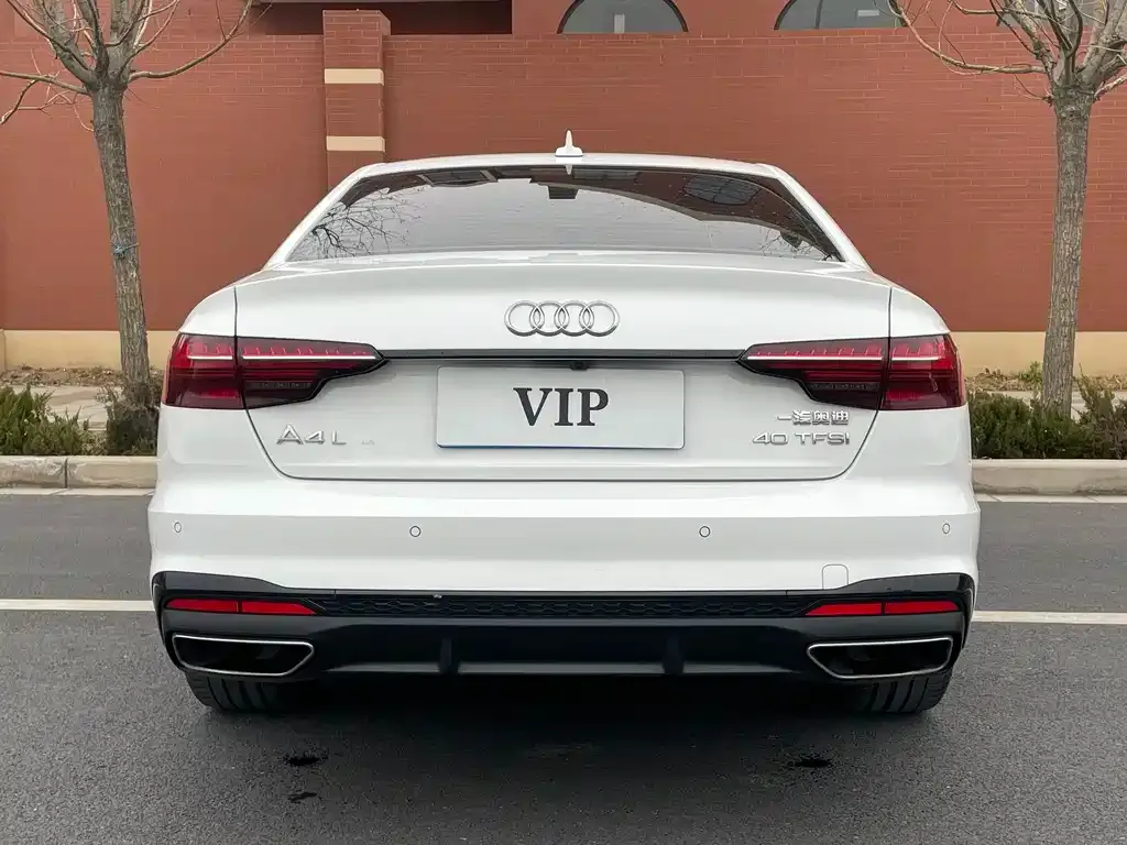 Audi A4L 2023 из CN, фото 2