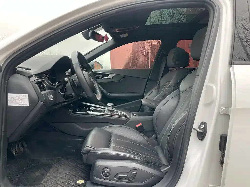 Audi A4L 2023 из CN, фото 9