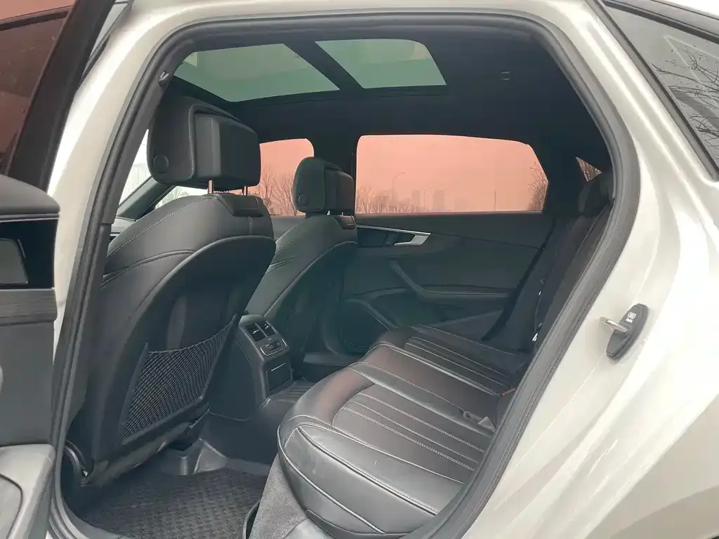 Audi A4L 2023 из CN, фото 6