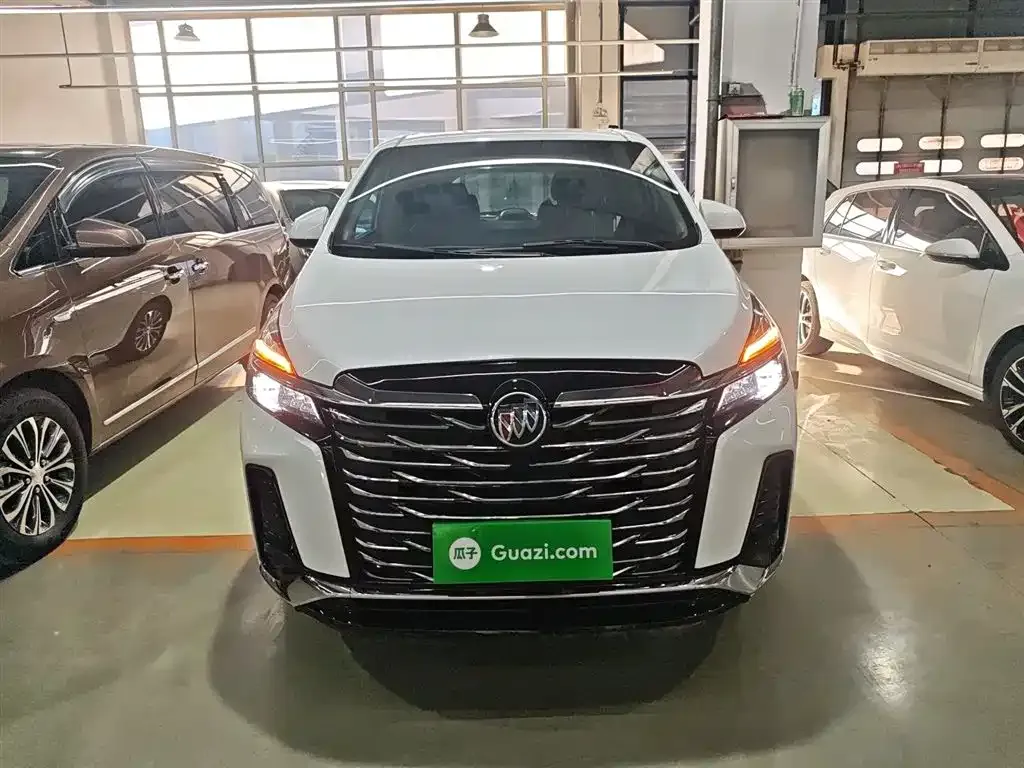 Buick GL8 2023 из CN, фото 2
