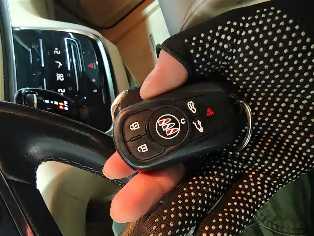 Buick GL8 2023 из CN, фото 8