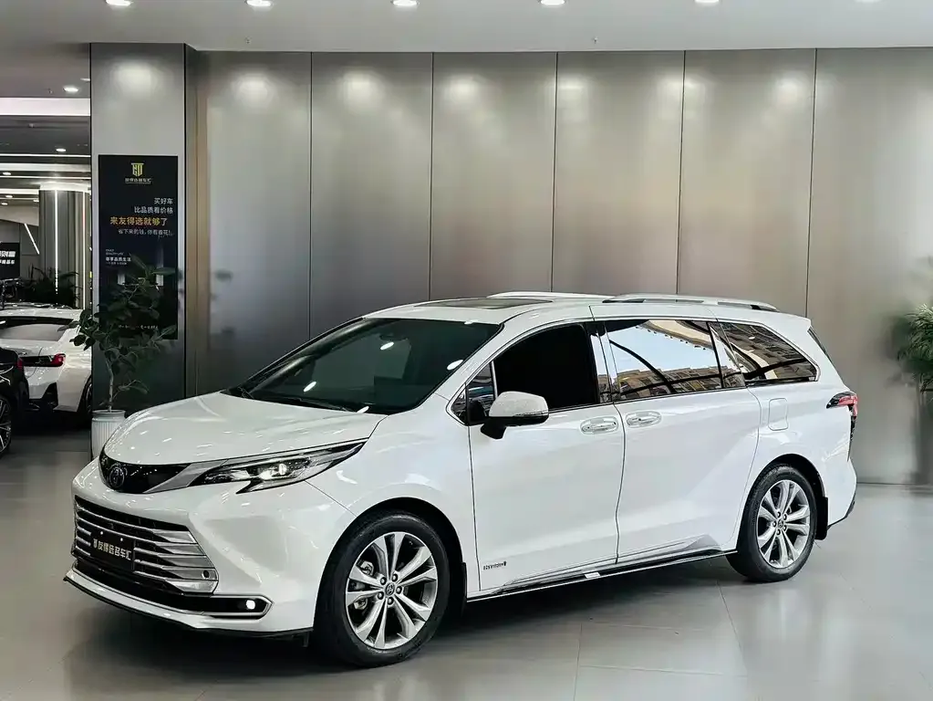 Toyota Sienna 2023 из CN, фото 1