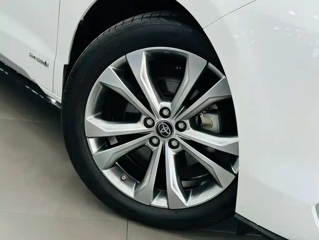 Toyota Sienna 2023 из CN, фото 3