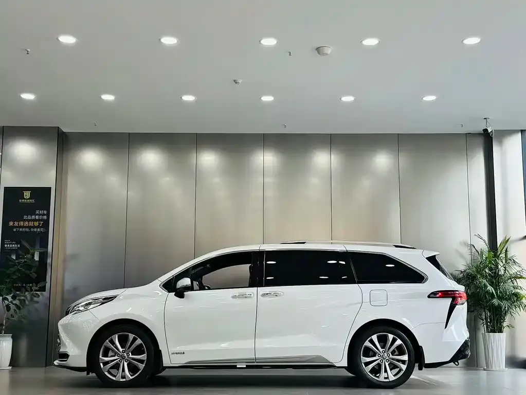 Toyota Sienna 2023 из CN, фото 6