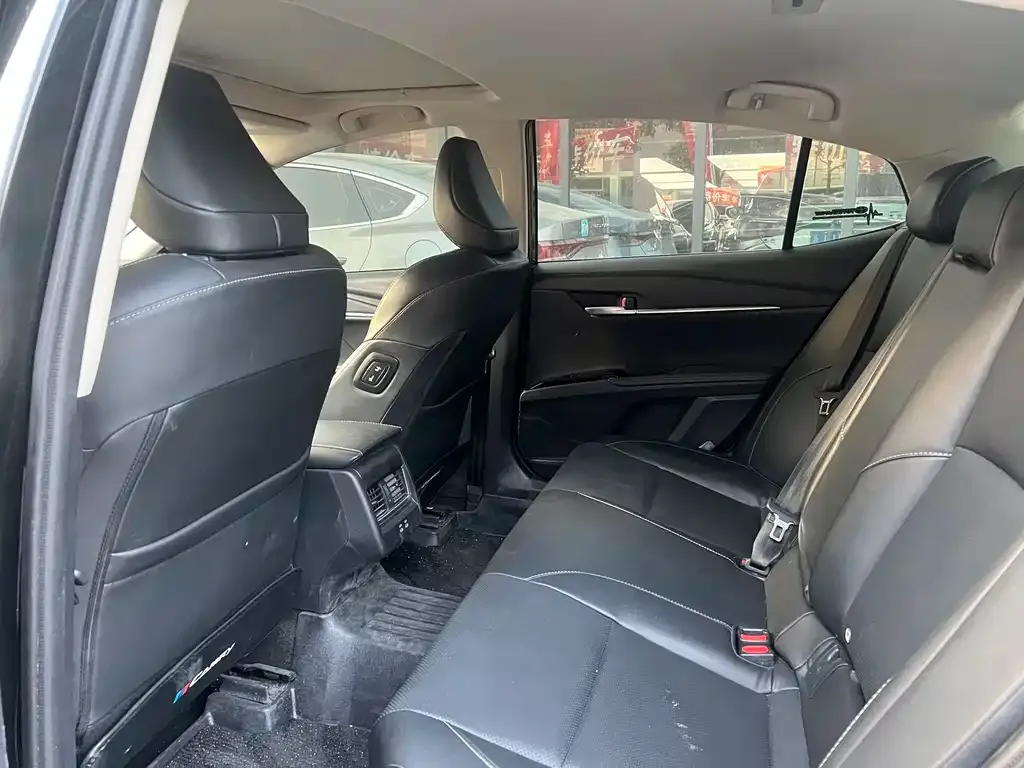Toyota Camry 2024 из CN, фото 2