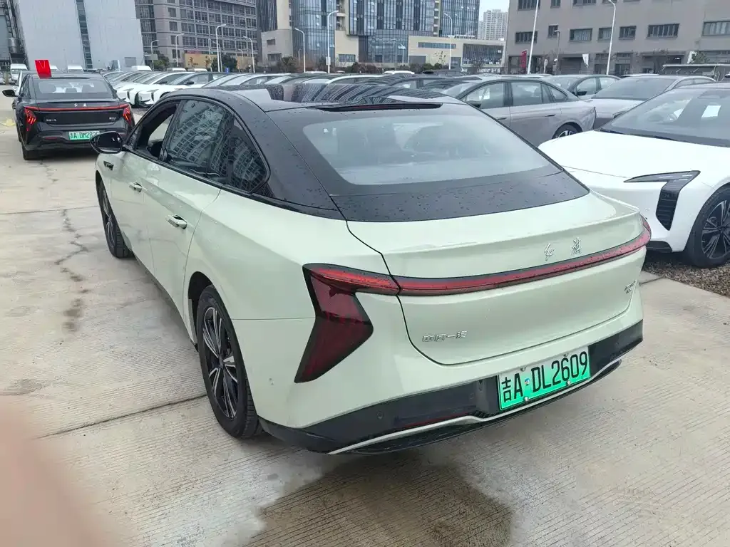 Hongqi EH7 — фото 10