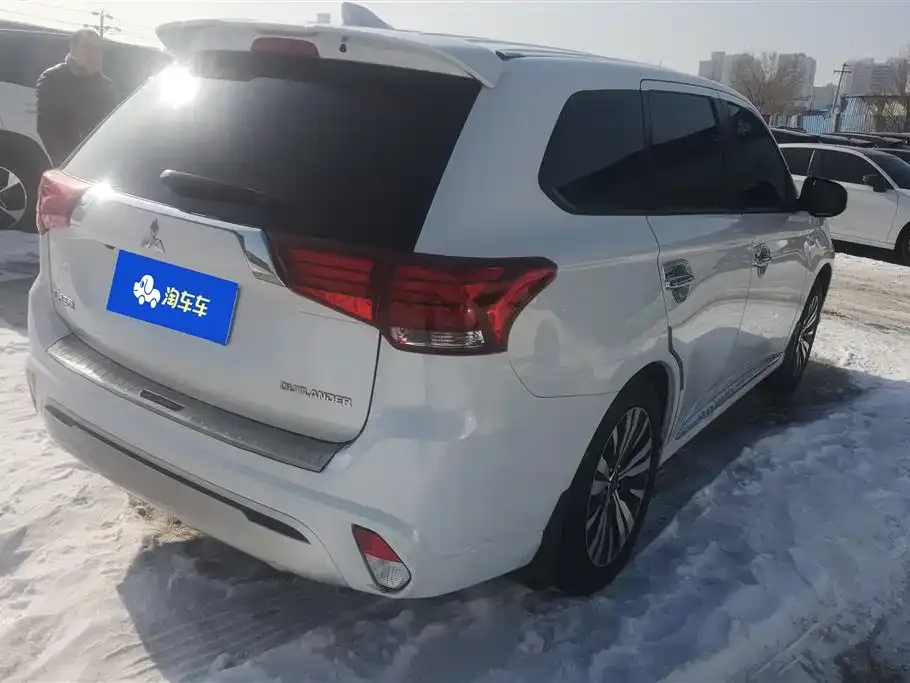 Mitsubishi Outlander 2022 из CN, фото 8
