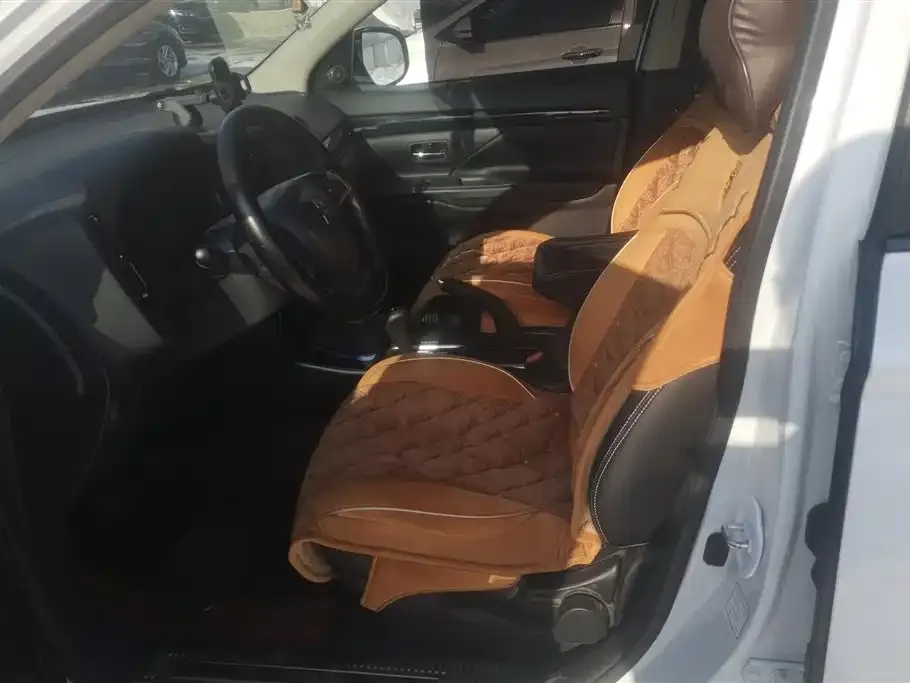 Mitsubishi Outlander 2022 из CN, фото 7