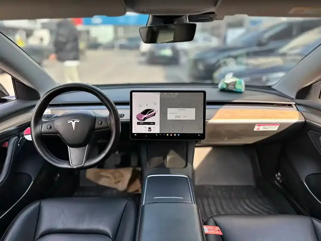 Tesla Model 3 — фото 2