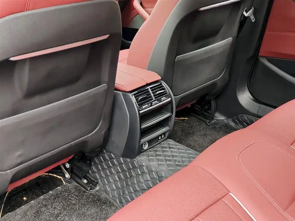 BMW 5 Series 2023 из CN, фото 5