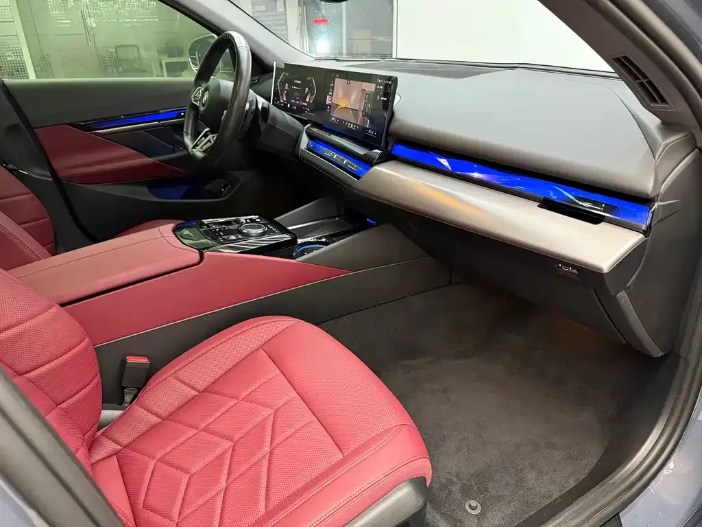 BMW 5 Series 2024 из CN, фото 8