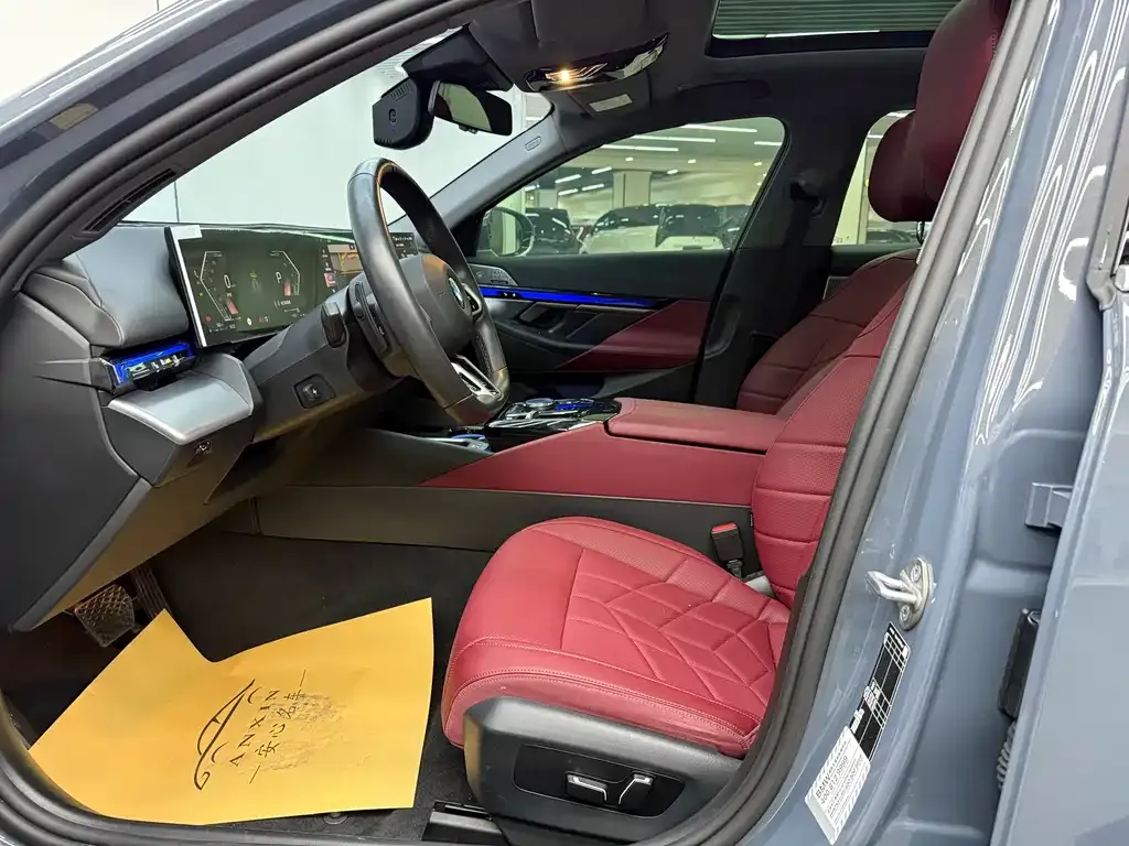 BMW 5 Series 2024 из CN, фото 5