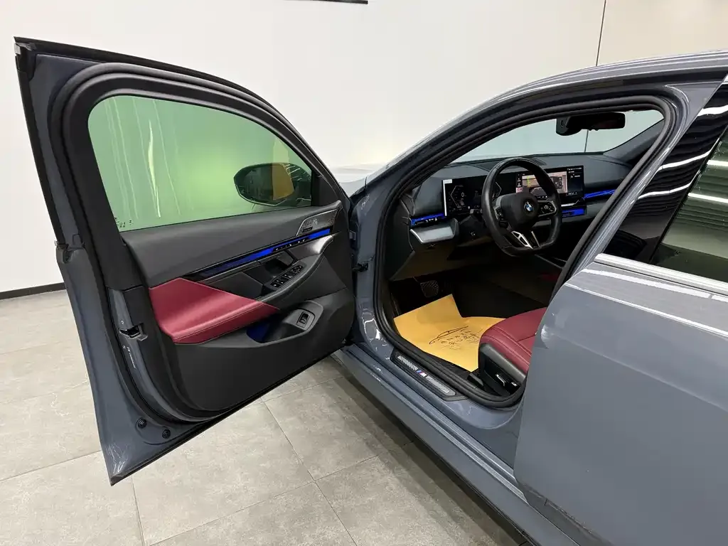 BMW 5 Series 2024 из CN, фото 9