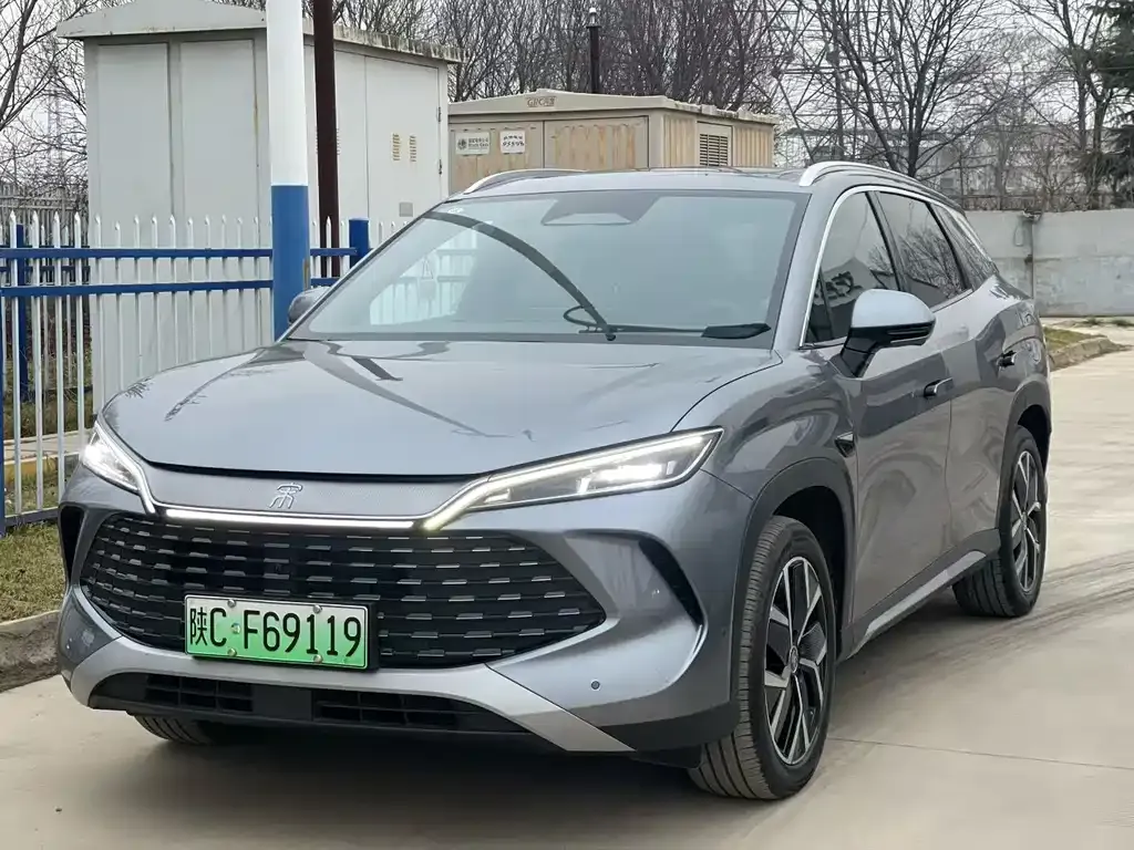 BYD L DM-i — фото 1