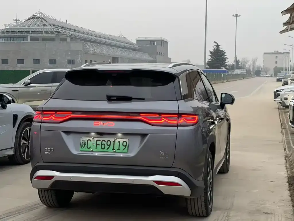 BYD L DM-i — фото 4