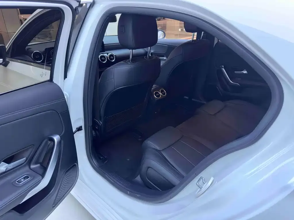 Mercedes-Benz A-Class 2024 из CN, фото 8