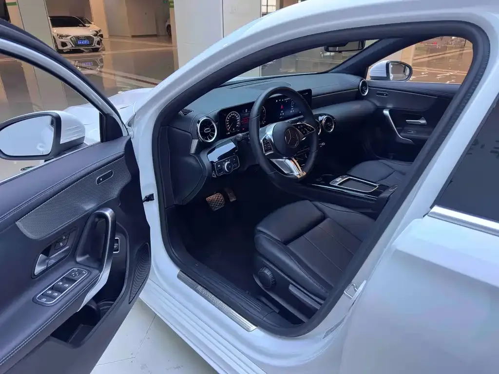 Mercedes-Benz A-Class 2024 из CN, фото 9