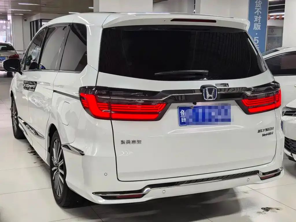 Honda Elysion 2022 из CN, фото 3