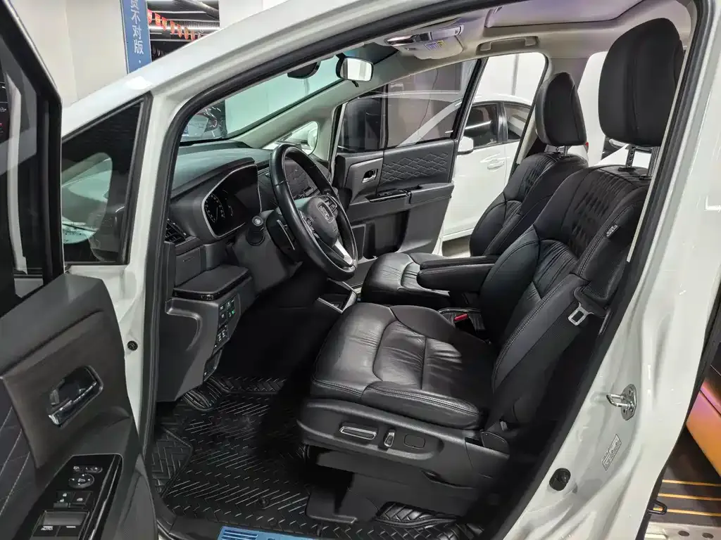 Honda Elysion 2022 из CN, фото 8