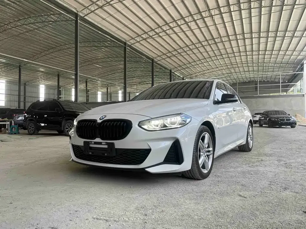 BMW 1 Series 2023 из CN, фото 1