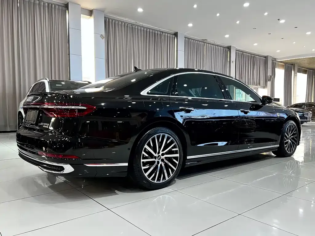 Audi A8 2025 из CN, фото 2