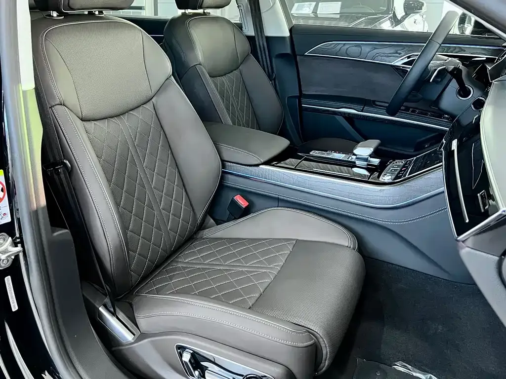Audi A8 2025 из CN, фото 8