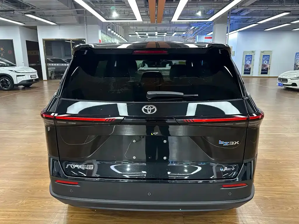 Toyota Platinum 3X 2025 из CN, фото 7