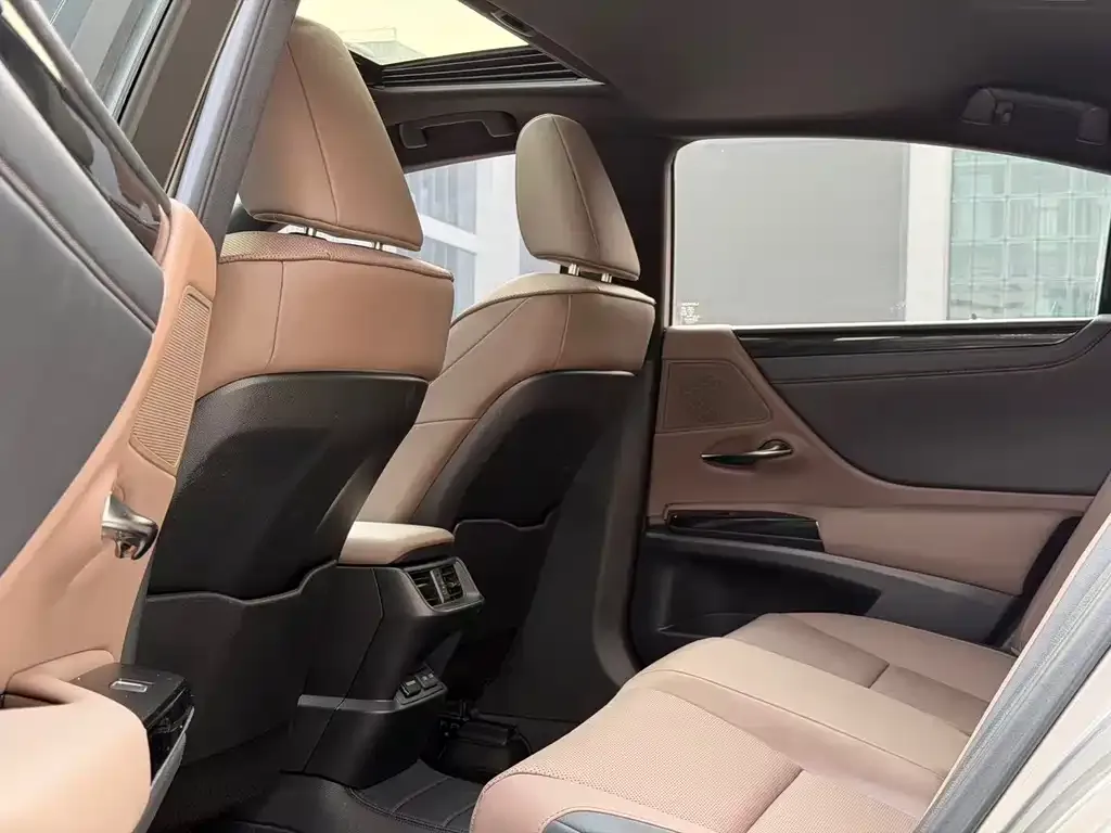 Lexus ES 2024 из CN, фото 2