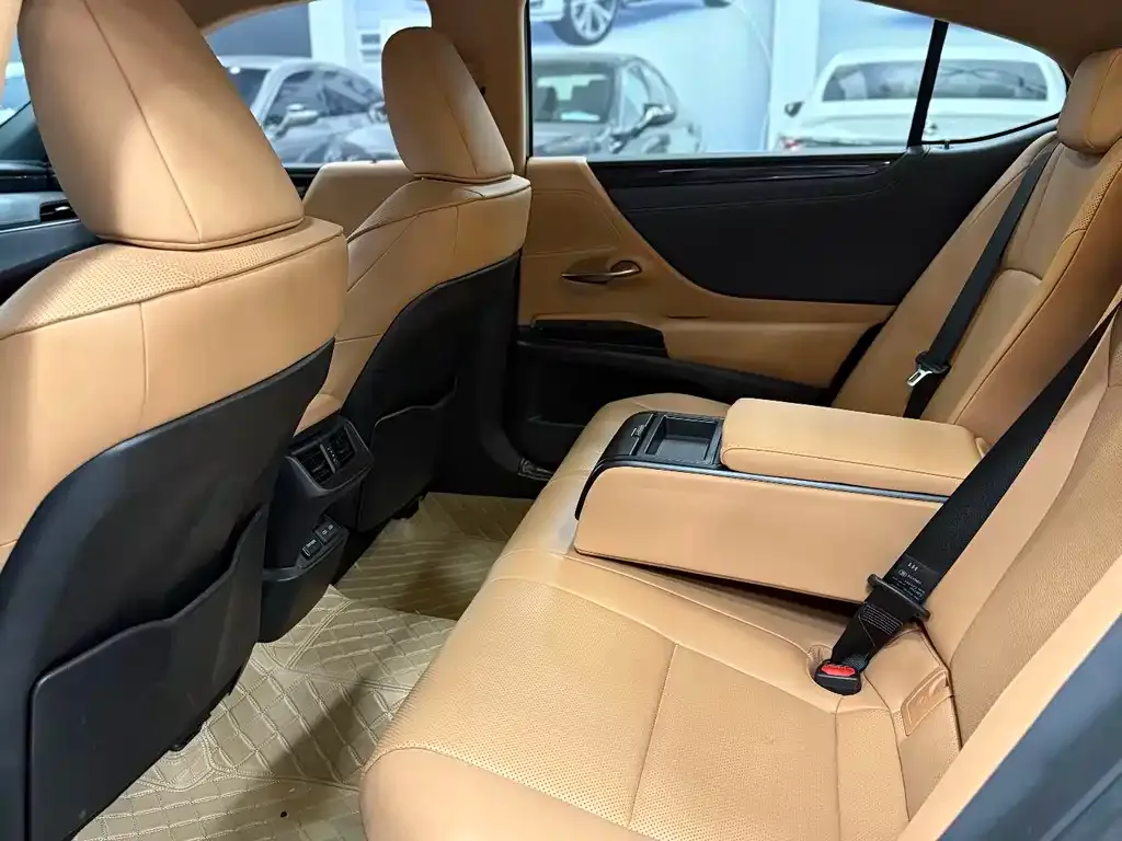 Lexus ES 2022 из CN, фото 2