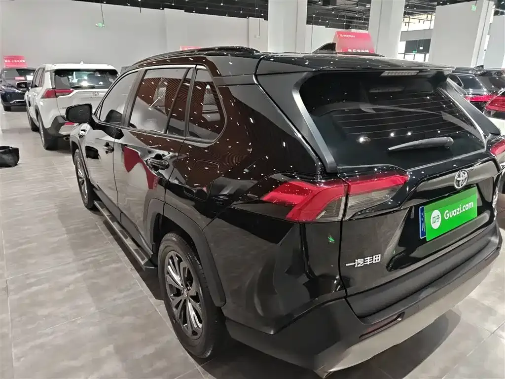 Toyota RAV4 2023 из CN, фото 5