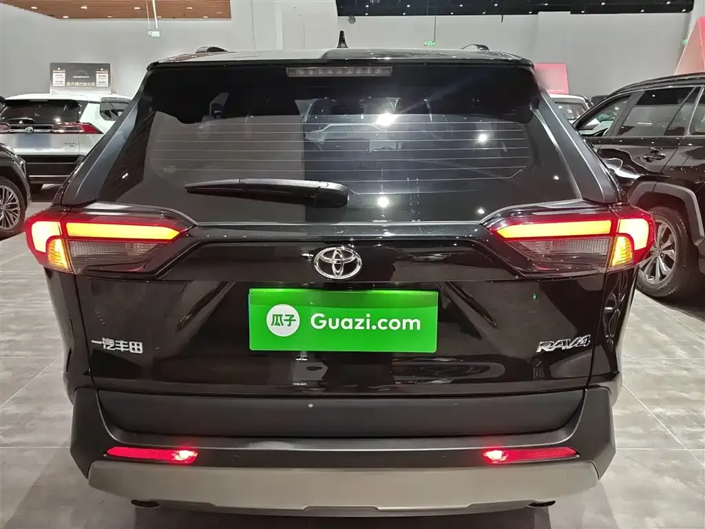 Toyota RAV4 2023 из CN, фото 3