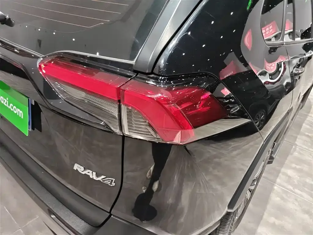 Toyota RAV4 2023 из CN, фото 4
