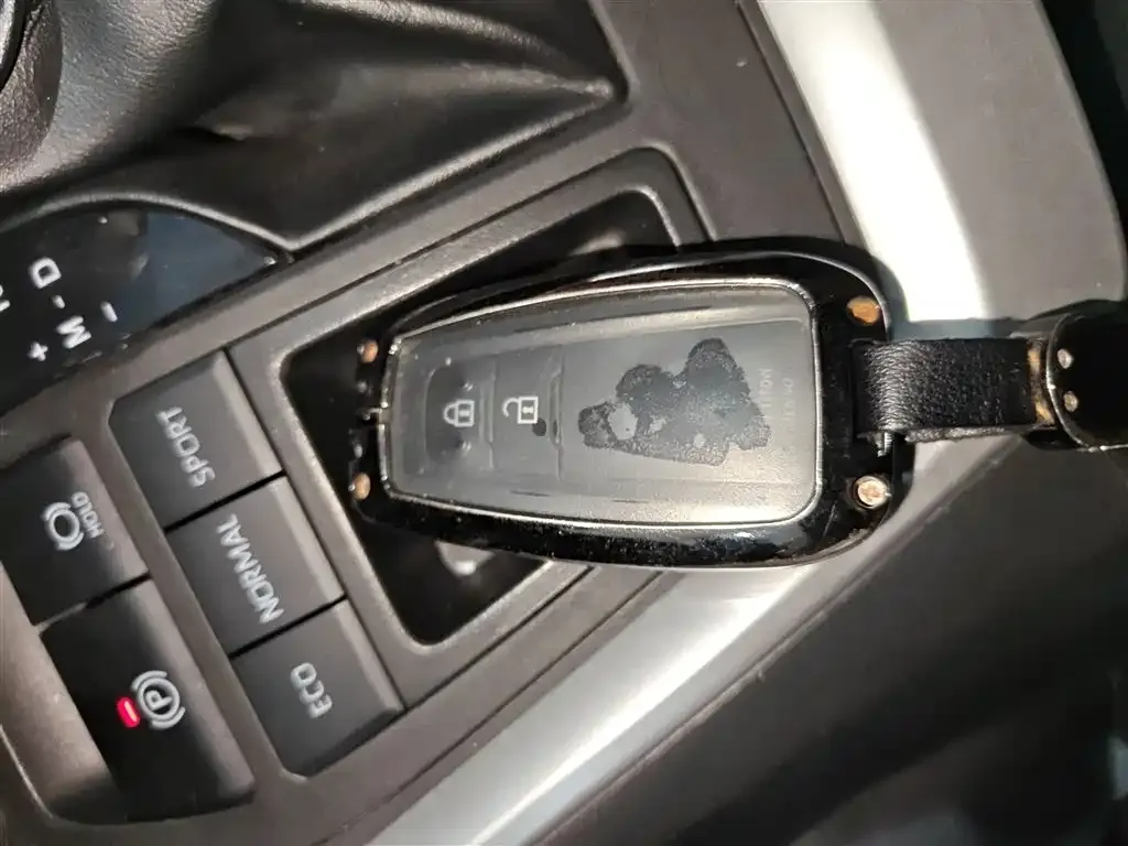 Toyota RAV4 2023 из CN, фото 2