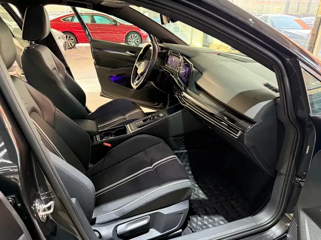 Volkswagen Golf 2022 из CN, фото 7