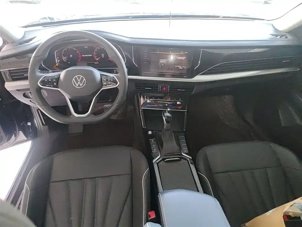 Volkswagen Passat 2024 из CN, фото 2