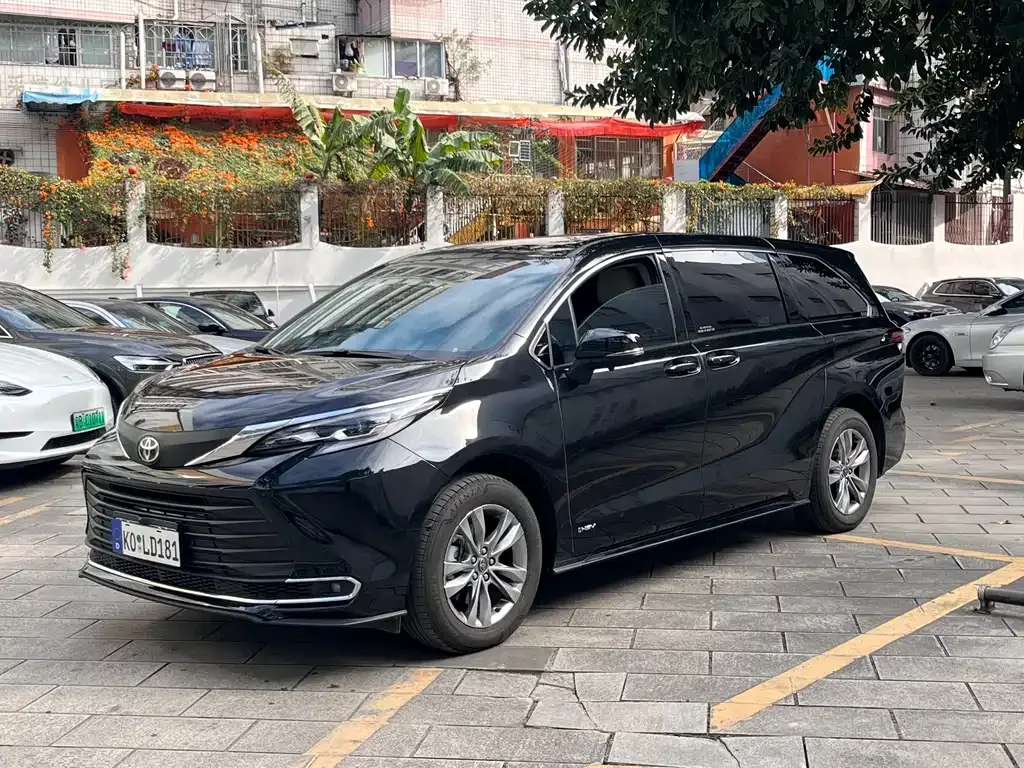 Toyota Sienna 2025 из CN, фото 1