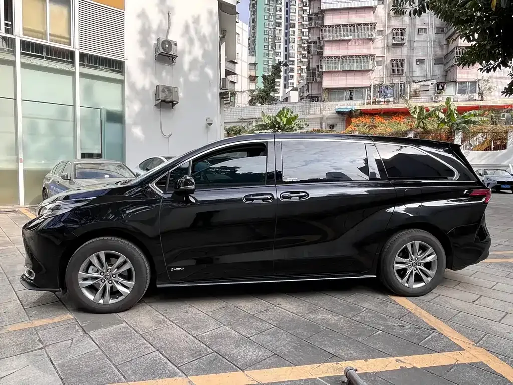 Toyota Sienna 2025 из CN, фото 7