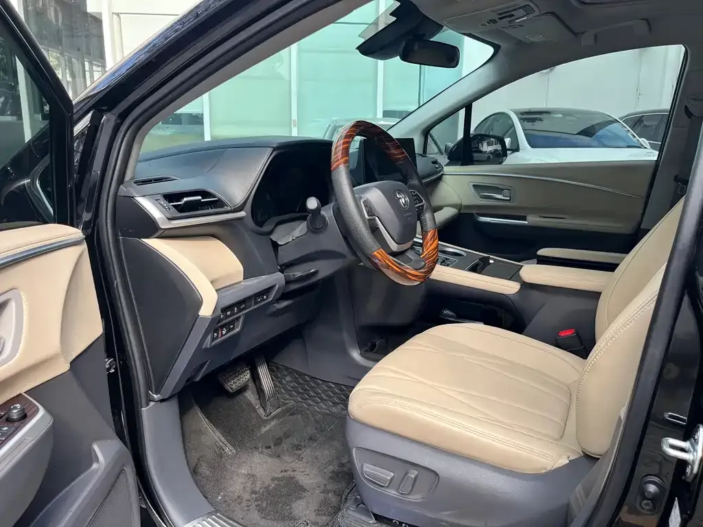 Toyota Sienna 2025 из CN, фото 3