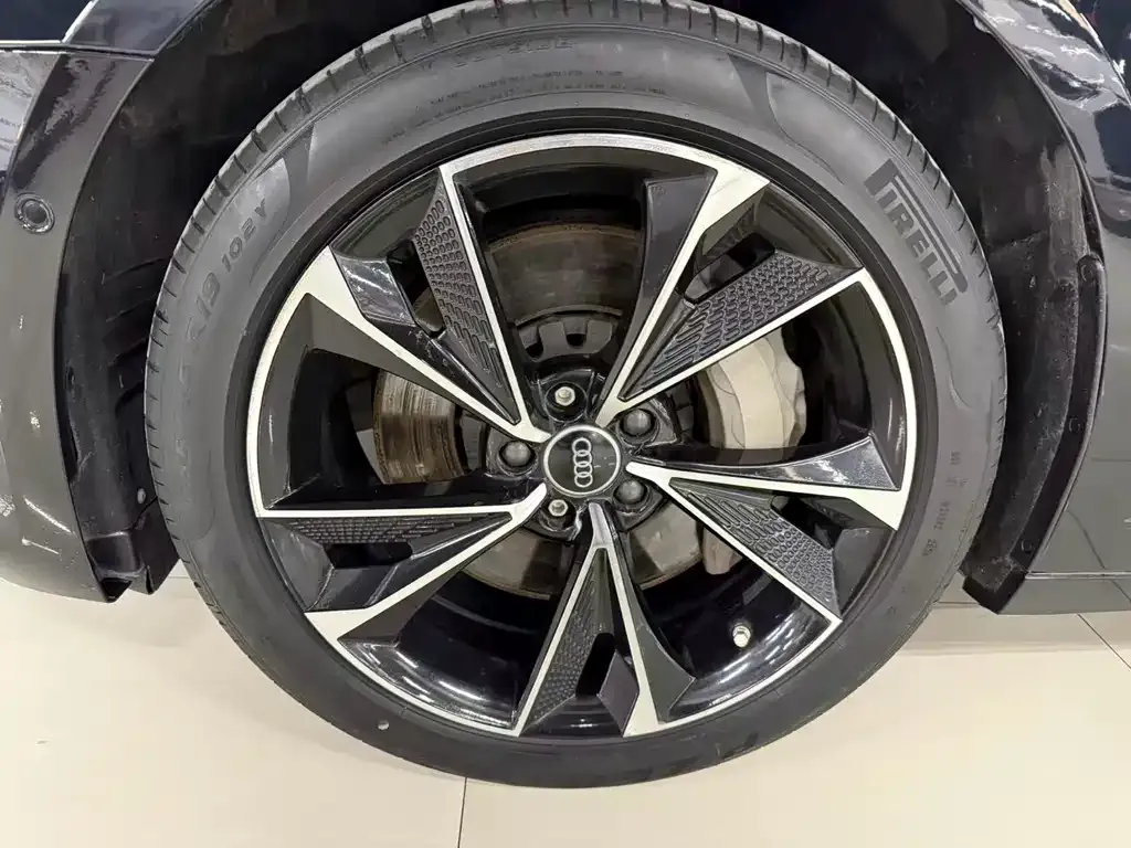 Audi A6L 2022 из CN, фото 6